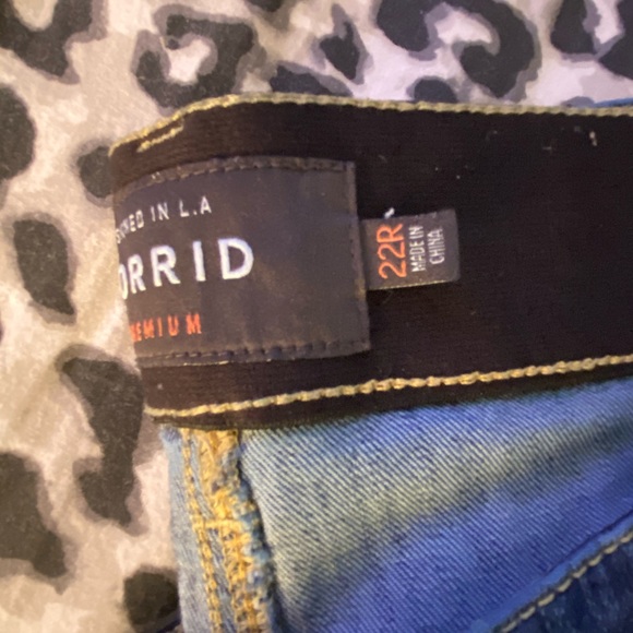 TORRID distressed bombshell skinnies - Picture 4 of 6